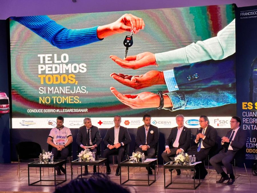 Carlos Slim encabeza plática sobre concientización al volante