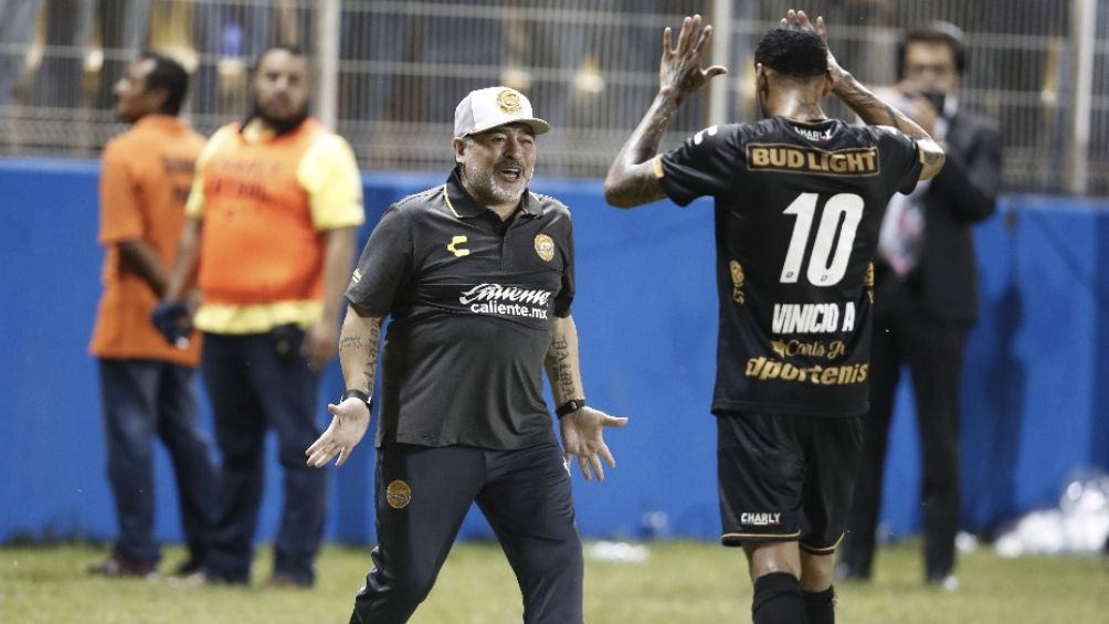 Diego Armando celebrando un gol con Dorados