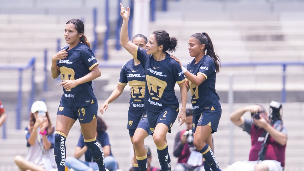 Pumas Femenil celebra un gol