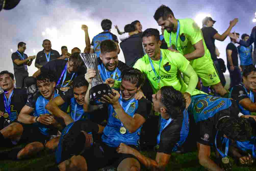 Jugadores de Cancún FC celebran el campeonato