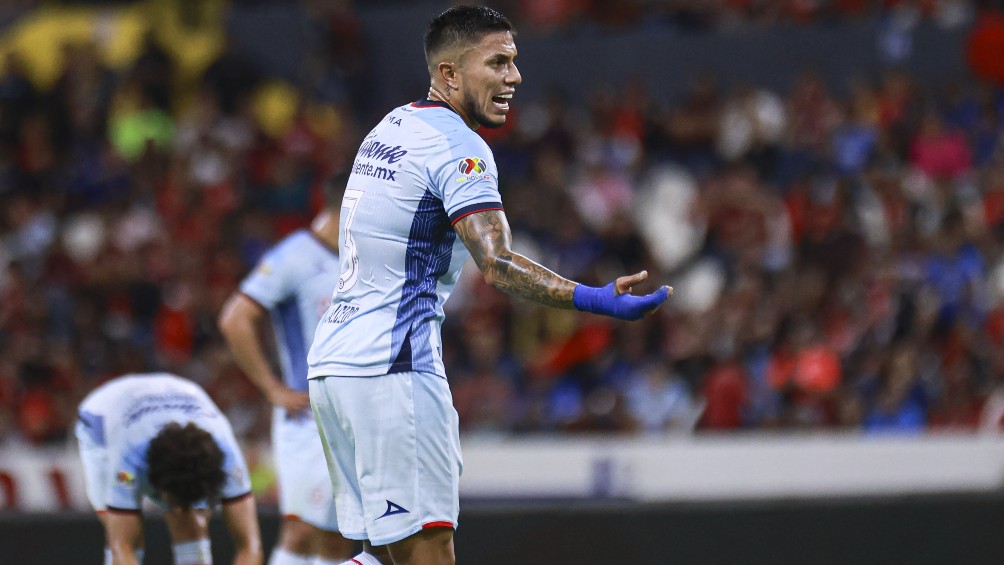 Carlos Salcedo apunta a salir de Cruz Azul