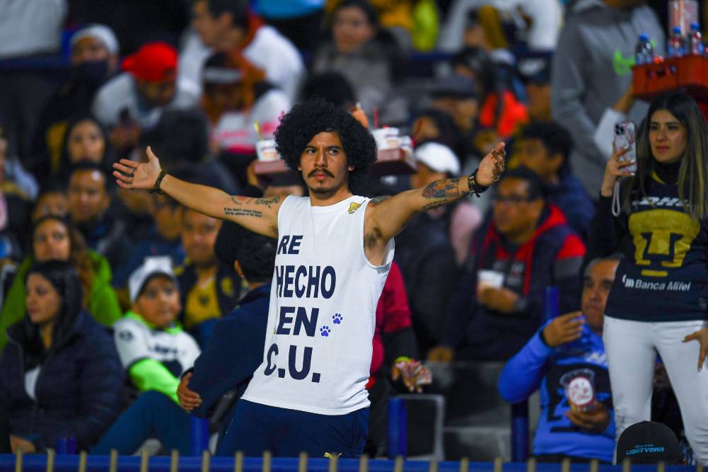 Este fan se 'disfrazó' del 'Chino' Huerta en el Pumas vs Tigres.