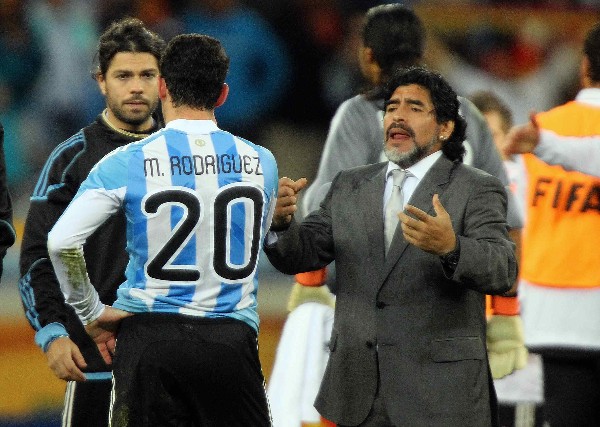 Diego Maradona dirigiendo a Argentina