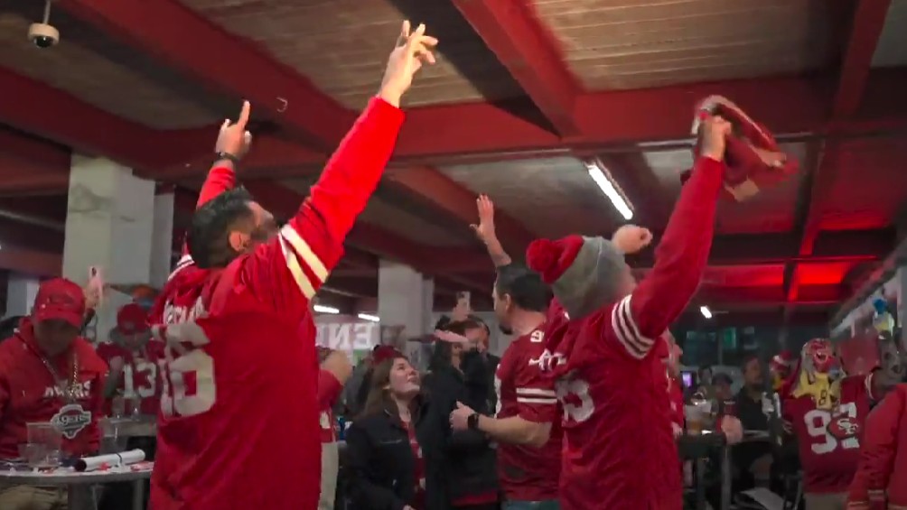 Los fans de los 49ers celebran