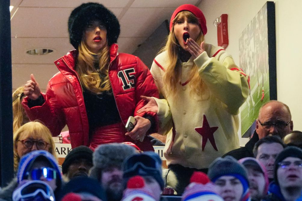 Brittany Mahomes y Taylor Swift en el juego ante Bills