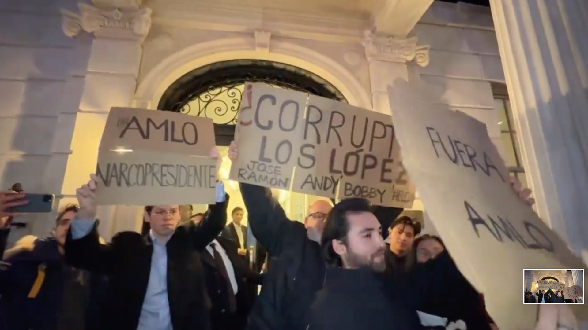 Xóchitl Gálvez mostró otra protesta que hubo en Nueva York.