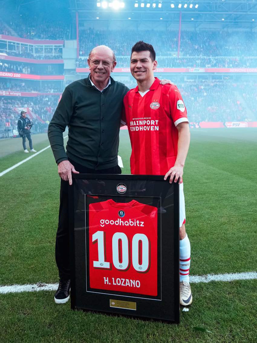 Lozano llegó a 100 partidos con PSV