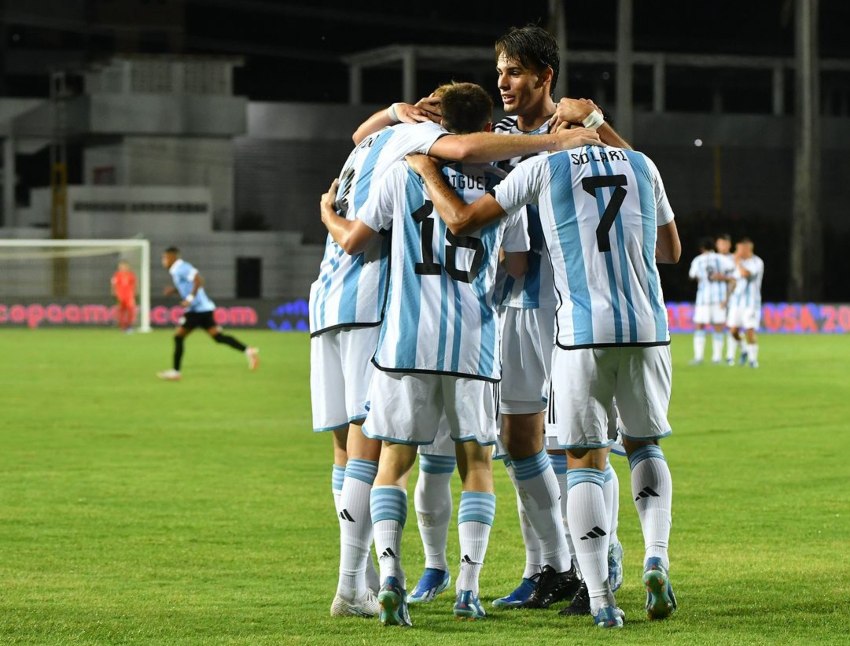 Parte del equipo argentino en partido 