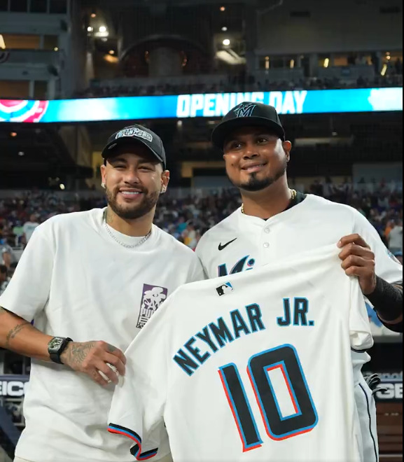 Neymar recibió Jeresey de parte de Miami