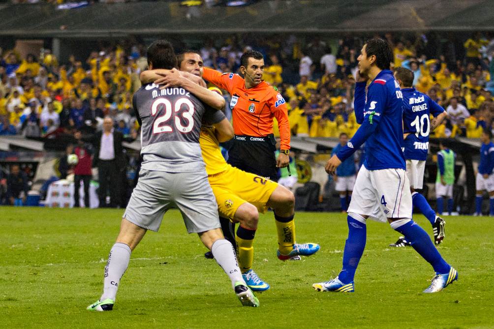 Paul Aguilar y Moisés Muñoz en celebración en la Final del Clausura 2023