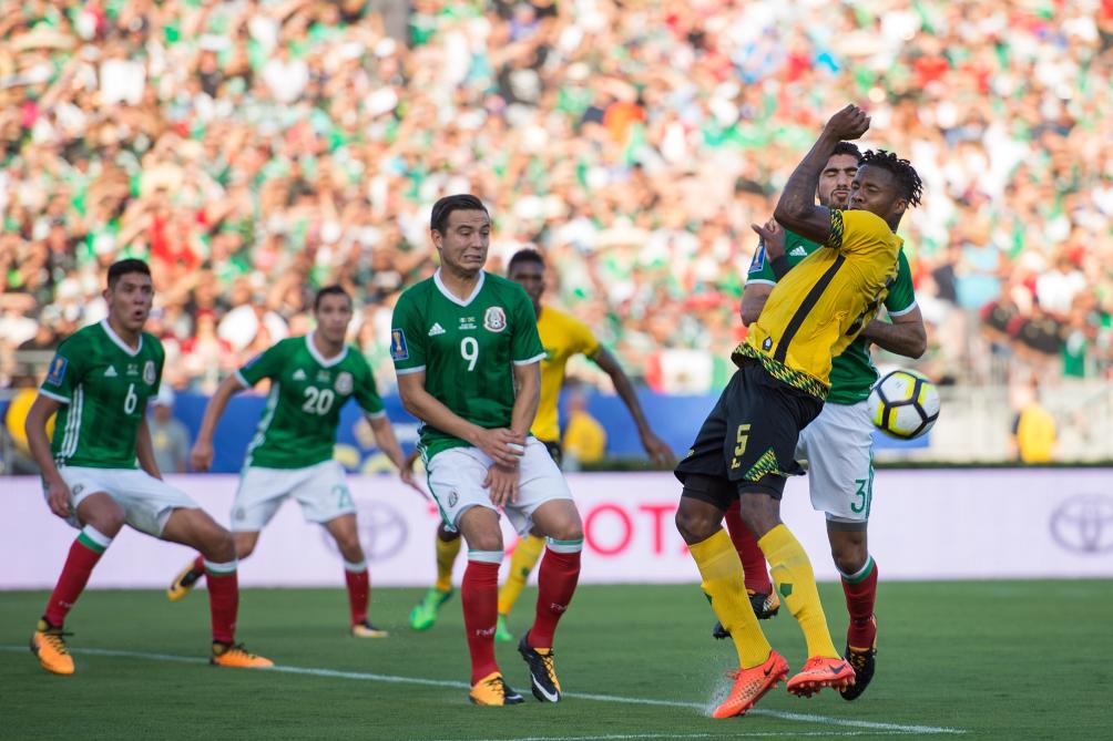 Cubo Torres en partido con la Selección Mexicana