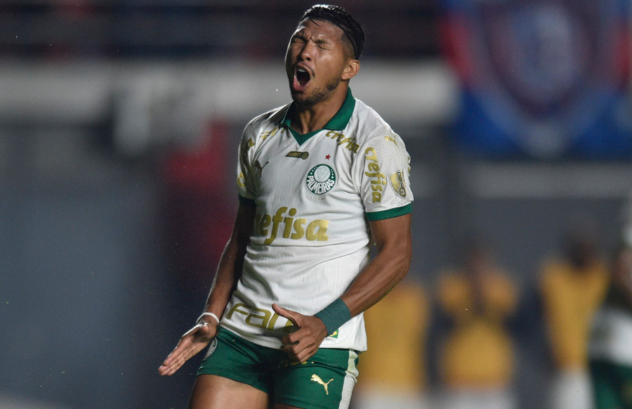 Rony, de Palmeiras se lamenta en juego ante San Lorenzo