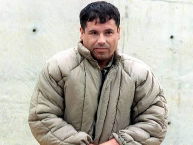 'El Chapo' pide ver a su esposa e hijas gemelas.