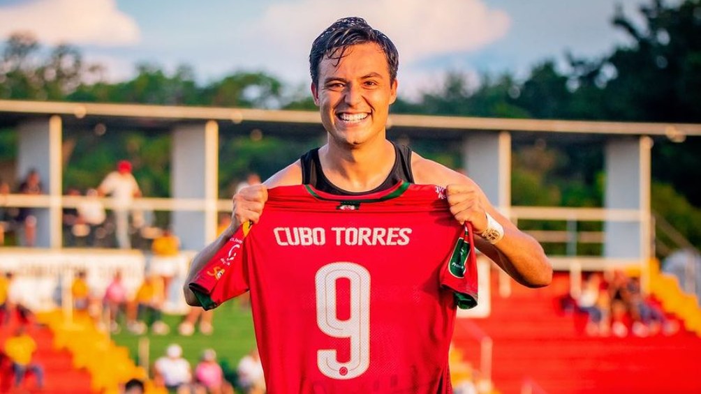 Torres jugando en Costa Rica