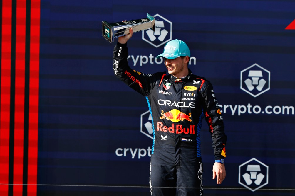 Verstappen en el podio en Miami 