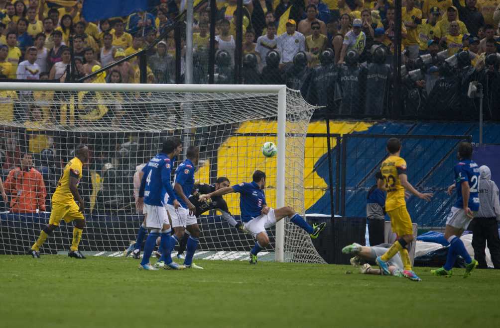 El momento del gol de Moisés Muñoz