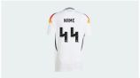 Adidas prohíbe personalizar camisetas de la Selección Alemana con el número 44
