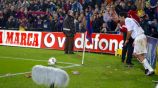 Figo calienta el Real Madrid vs Barcelona y revive la cabeza de cerdo en el Clásico