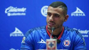 Giakoumakis sorprende con su conocimiento de la Liga MX y el 'amor' que ya la tiene a Cruz Azul