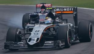 Checo Pérez conduce su Force India