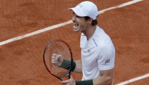Andy Murray festeja su victoria contra Karlovic
