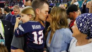 Brady besa a Bündchen tras ganar el Super Bowl LI