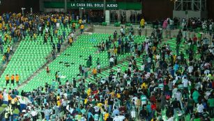 Seguidores de Santos y Tigres se enfrentan en el Corona