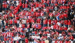 Aficionados a Costa Rica en las gradas del Estadio Azteca