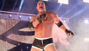 Goldberg hace su entrada al ring