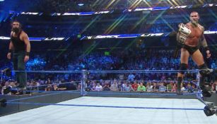 Randy Orton y Luke Harper festejan en el ring