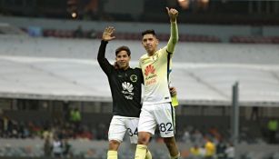 Diego Lainez y Edson Álvarez saludan a la afición