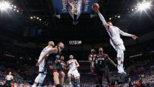 Westbrook anota un doble frente a Rockets