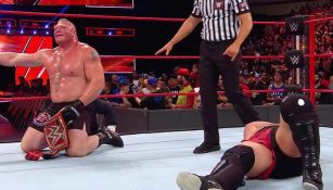 Brock Lesnar después de vencer a Samoa Joe