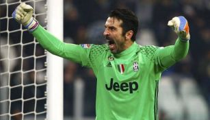Buffon celebra un gol con la Juventus 