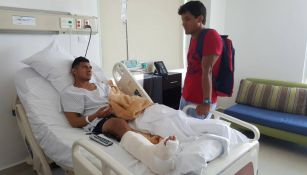 Lizandro Echeverría en su estancia en el hospital por la lesión en el pie