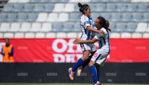 Berenice Muñoz festeja su gol contra Pumas en el Hidalgo
