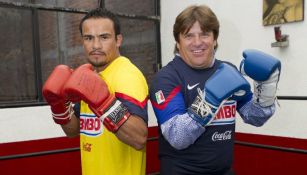 Márquez y el Piojo posan con los guantes bien puestos