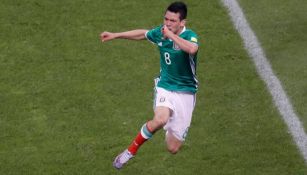 Lozano celebra un gol con la Selección Mexicana