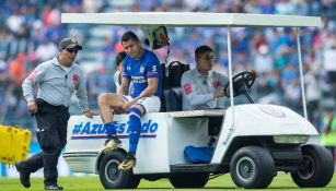 Cata Domínguez abandona el Estadio Azul tras lesionarse