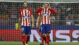 Griezmann y Juanfran se lamentan después de la derrota contra Chelsea 