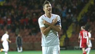 Robert Lewandowski celebra uno de sus goles contra Armenia