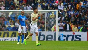 Oribe Peralta festeja gol contra Cruz Azul