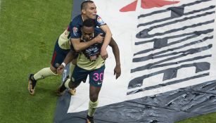 Renato Ibarra festeja su gol
