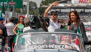 Checo Pérez, en el desfile previo al GP de México