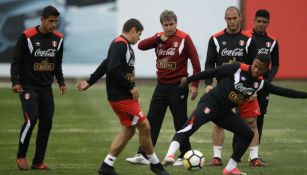 Los jugadores de Perú en un entrenamiento previo al viaje a Nueva Zelanda
