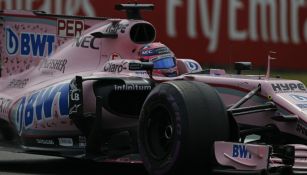 Sergio Pérez en su monoplaza durante el GP de México