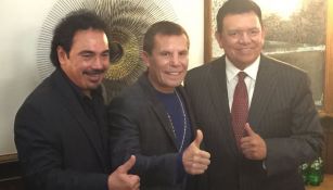 Sánchez, Valenzuela y Chávez posan para las cámaras