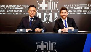 Messi firma su nuevo contrato con el Barcelona 