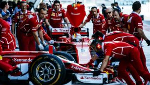 Monoplaza de Ferrari en una competencia 