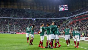 México celebra en partido contra Polonia